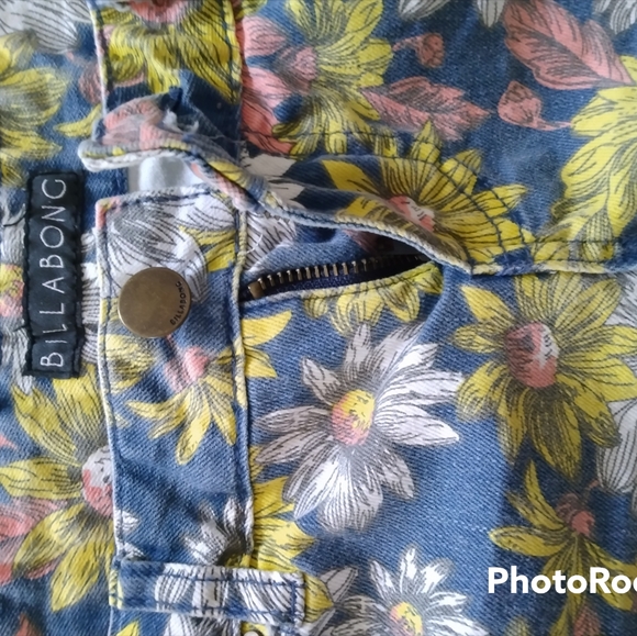 Women's frayed BILLABONG BOOTY Shorts - Picture 2 of 4